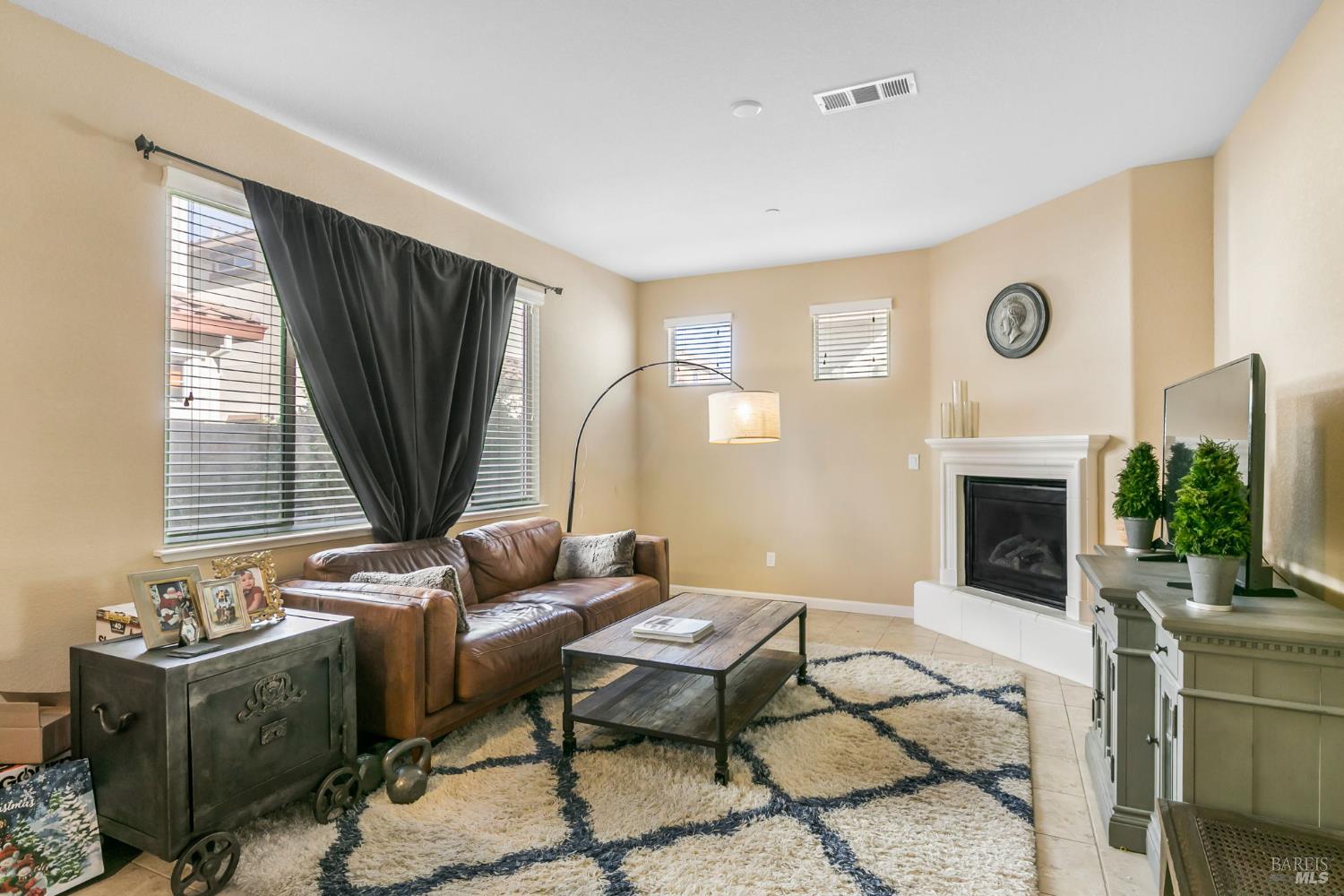 Detail Gallery Image 25 of 34 For 771 Del Mar Cir, Vacaville,  CA 95688 - 4 Beds | 2/1 Baths