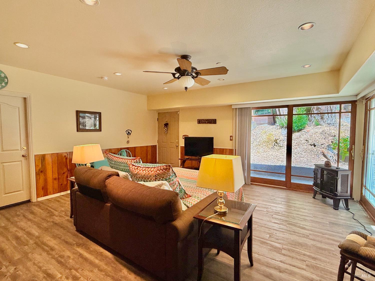 Detail Gallery Image 19 of 46 For 14235 Armstrong Woods Rd, Guerneville,  CA 95446 - 2 Beds | 2 Baths
