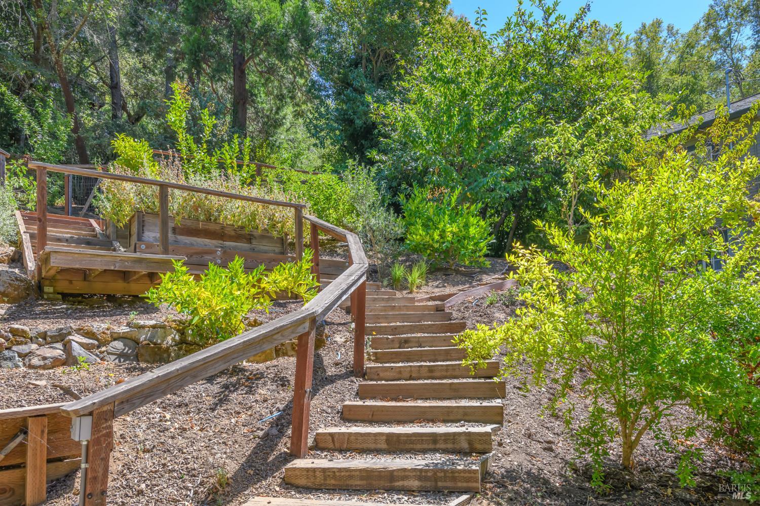 Detail Gallery Image 11 of 30 For 19 Allyn Ave, San Anselmo,  CA 94960 - 4 Beds | 3 Baths