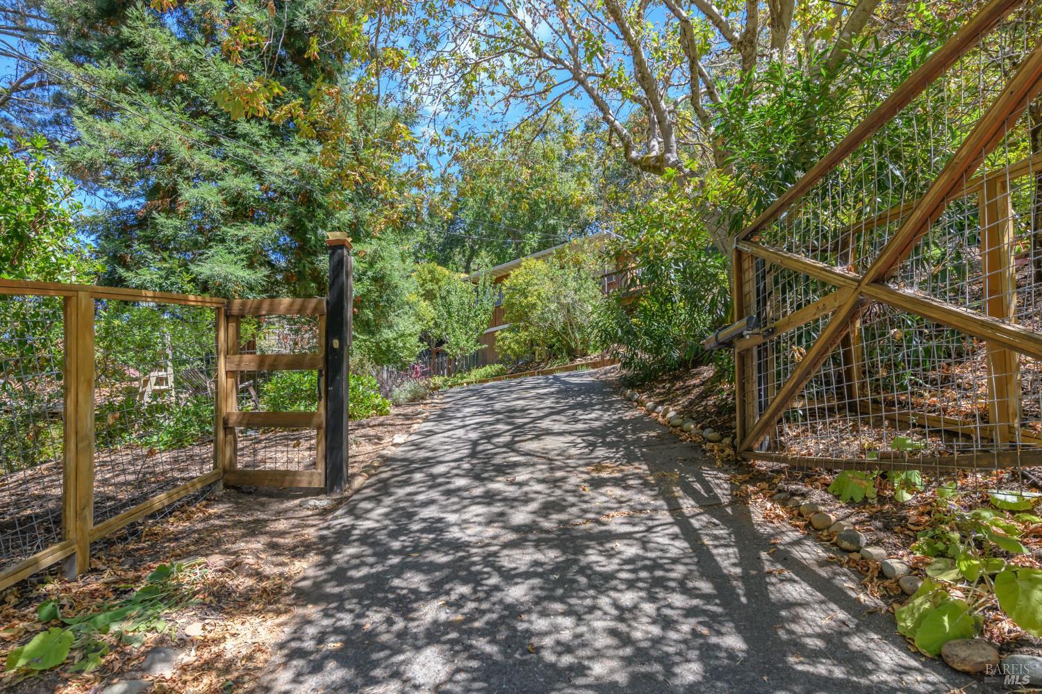 Detail Gallery Image 3 of 30 For 19 Allyn Ave, San Anselmo,  CA 94960 - 4 Beds | 3 Baths