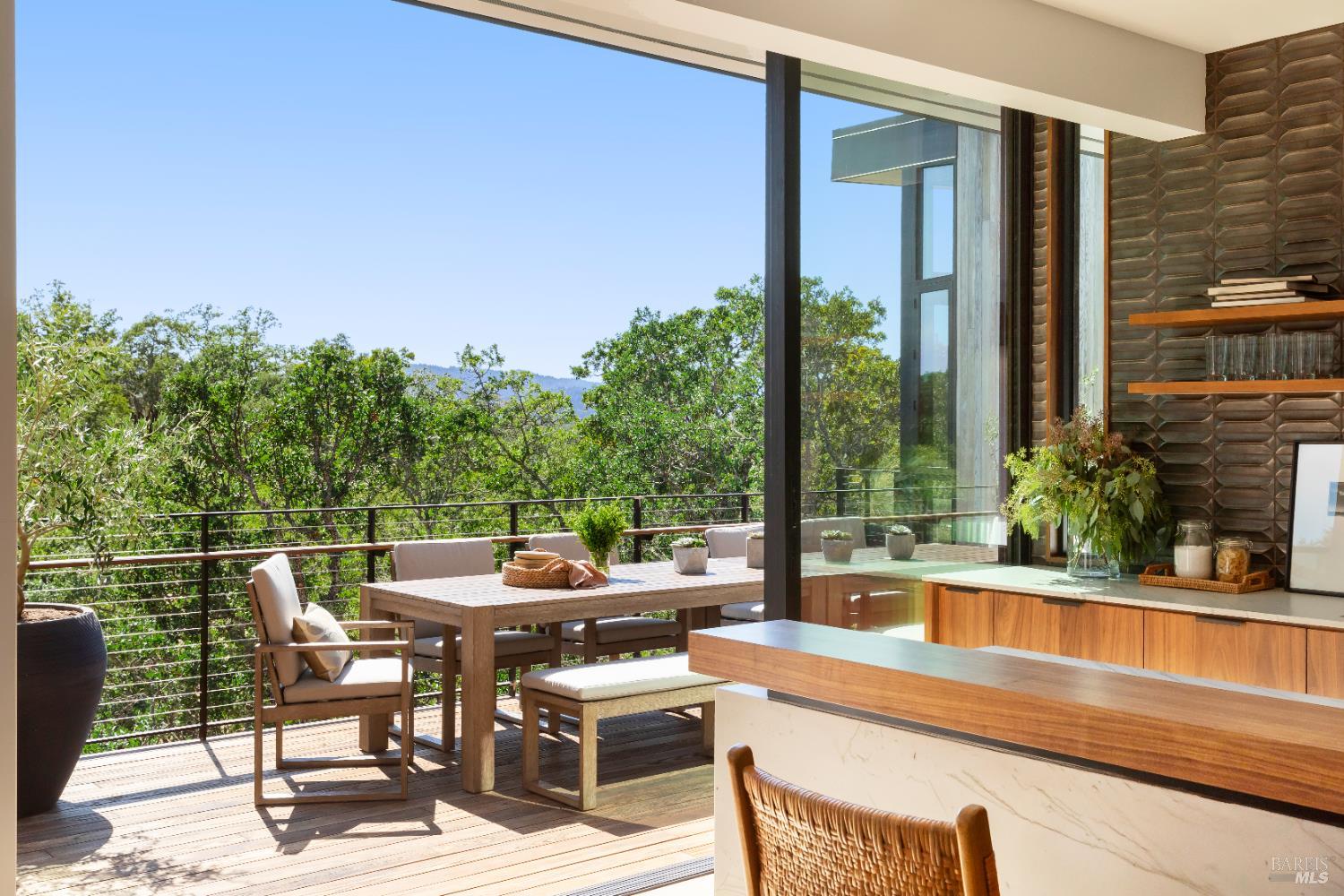 Detail Gallery Image 7 of 22 For 165 Sw Sycamore Ct, Healdsburg,  CA 95448 - 5 Beds | 6/1 Baths
