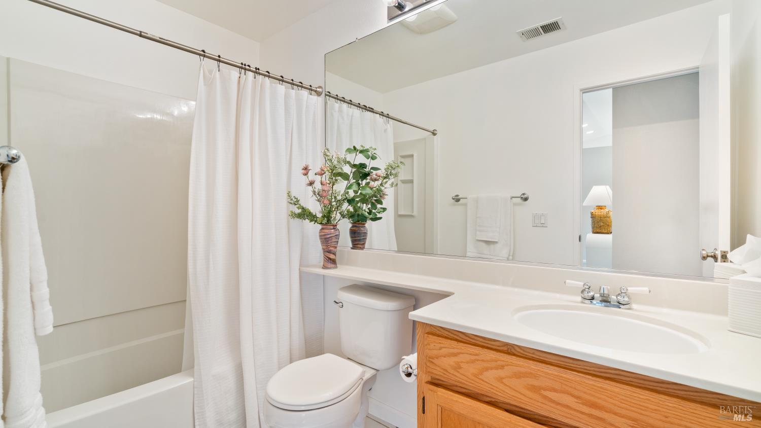 Detail Gallery Image 15 of 22 For 9474 Lazy Creek Dr, Windsor,  CA 95492 - 3 Beds | 2 Baths