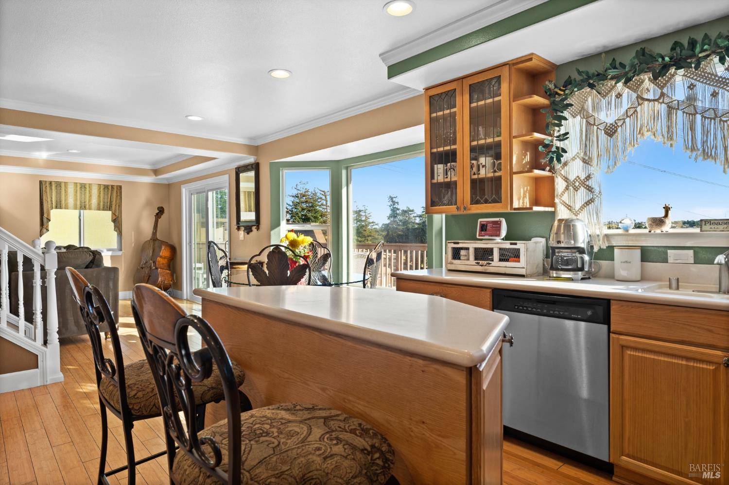 Detail Gallery Image 8 of 66 For 147 Acacia Way, Vallejo,  CA 94591 - 4 Beds | 2/1 Baths