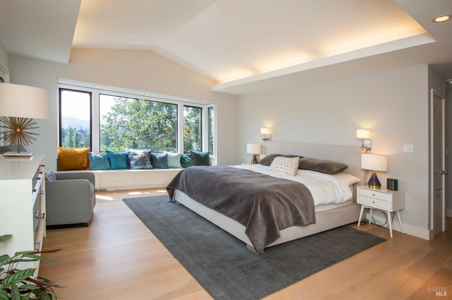 Detail Gallery Image 15 of 28 For 2 Vasco Dr, Mill Valley,  CA 94941 - 4 Beds | 3 Baths