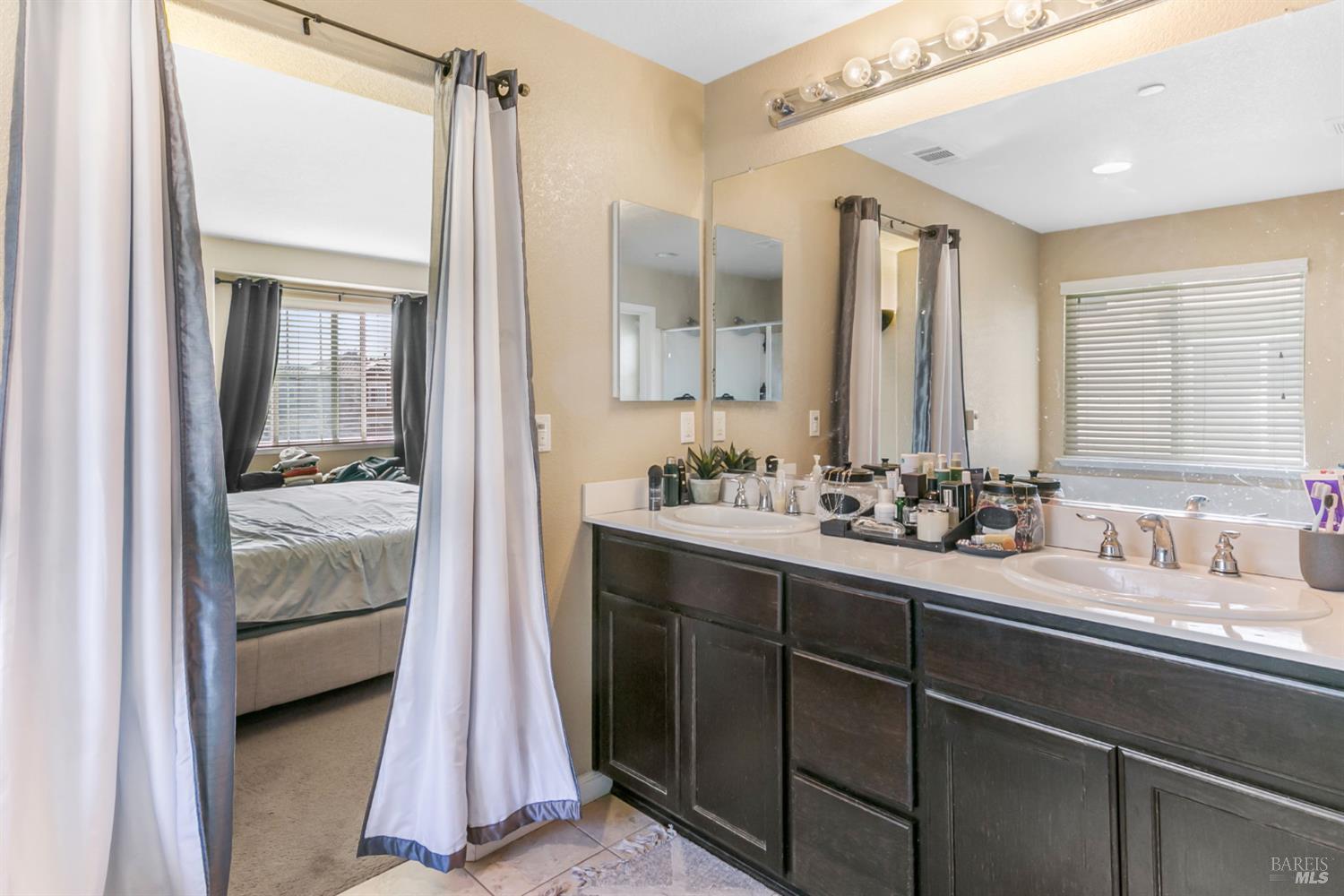 Detail Gallery Image 15 of 34 For 771 Del Mar Cir, Vacaville,  CA 95688 - 4 Beds | 2/1 Baths