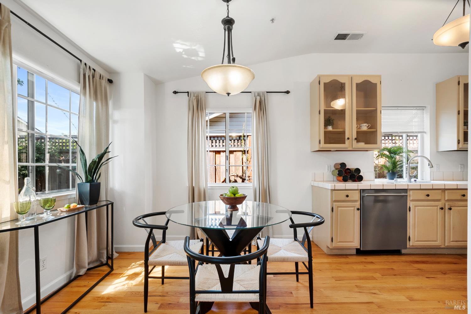 Detail Gallery Image 14 of 43 For 37 Sage Way, Napa,  CA 94559 - 3 Beds | 2 Baths