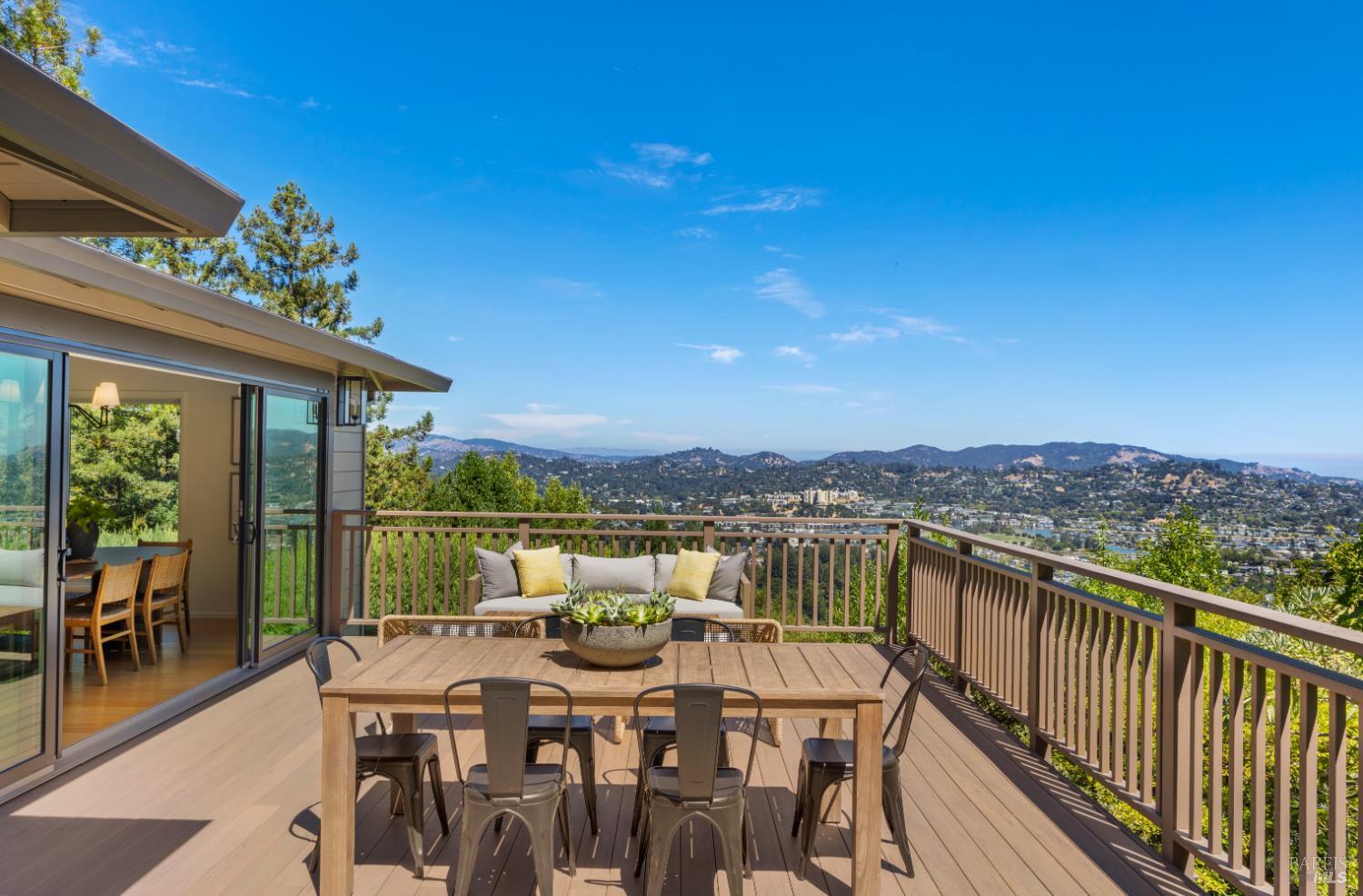 Detail Gallery Image 2 of 30 For 23 Sunrise Ln, Larkspur,  CA 94939 - 4 Beds | 2/1 Baths