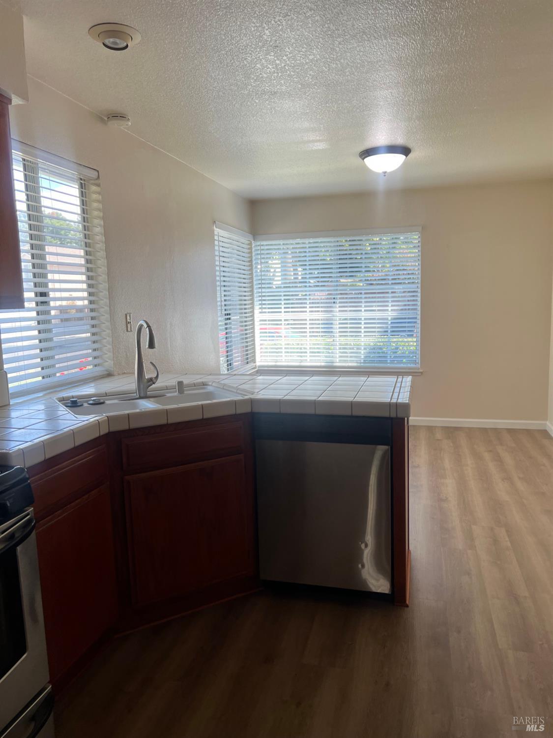 Detail Gallery Image 39 of 52 For 406 Stoneybrook Ln, Vacaville,  CA 95687 - 3 Beds | 2 Baths