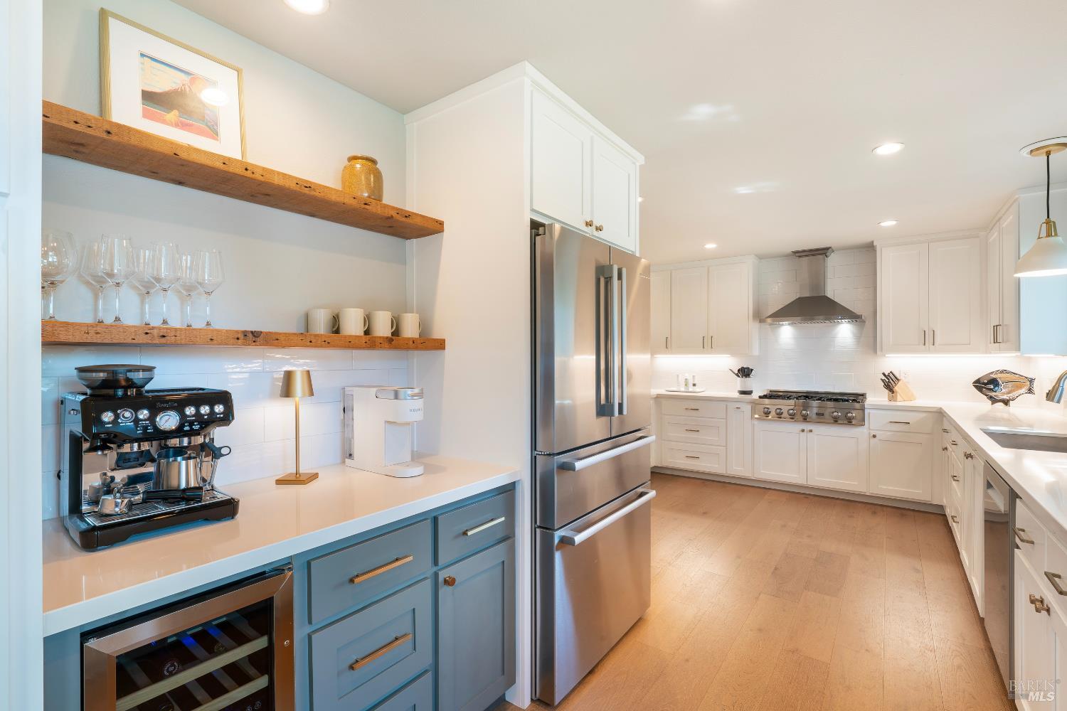 Detail Gallery Image 5 of 32 For 1929 Eleanor Dr, Santa Rosa,  CA 95404 - 3 Beds | 2/1 Baths