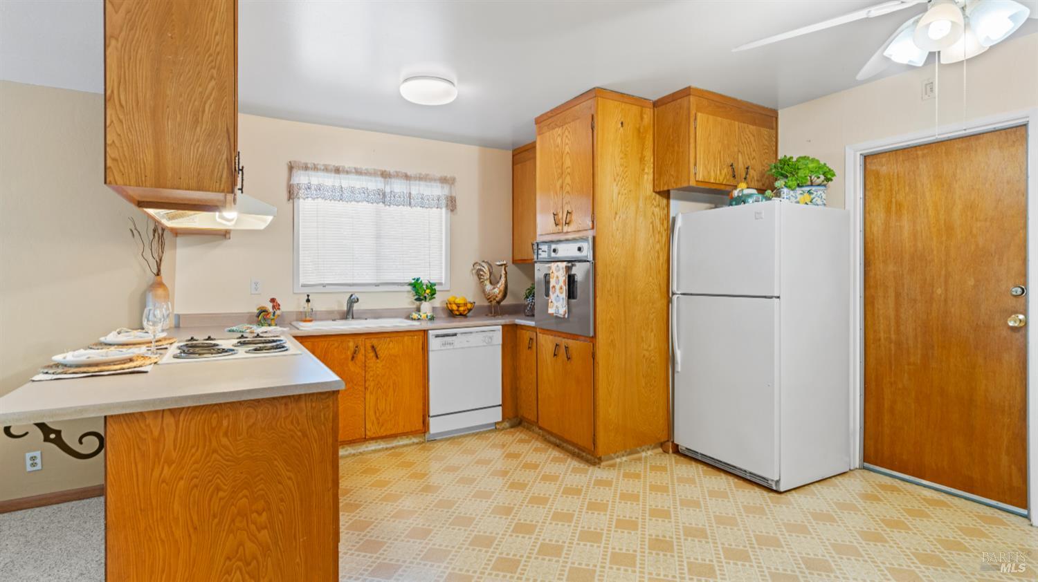 Detail Gallery Image 17 of 78 For 14 St. Paul Cir, Novato,  CA 94947 - 4 Beds | 2 Baths