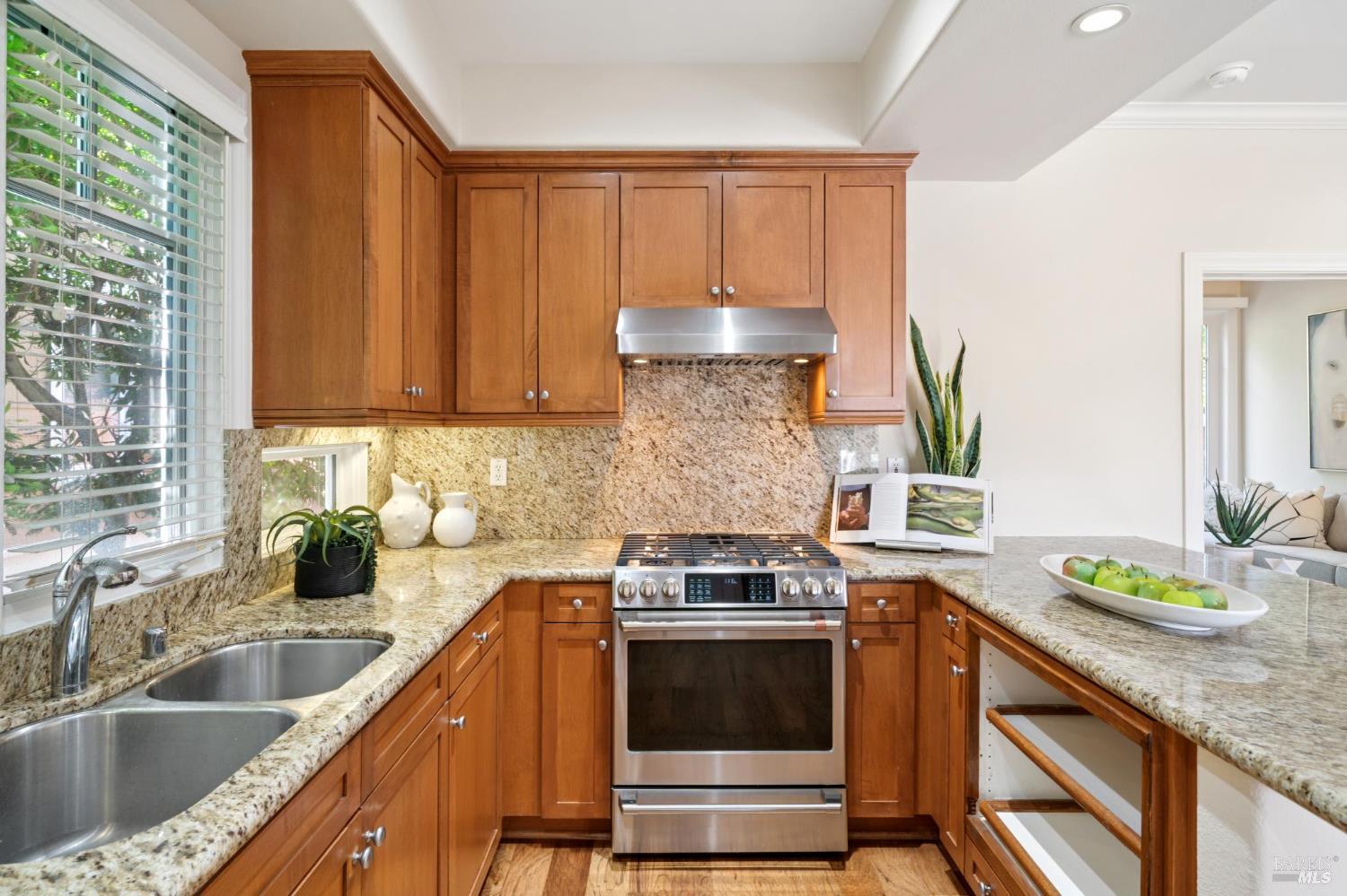Detail Gallery Image 23 of 69 For 82 Neds Way, Tiburon,  CA 94920 - 3 Beds | 3 Baths