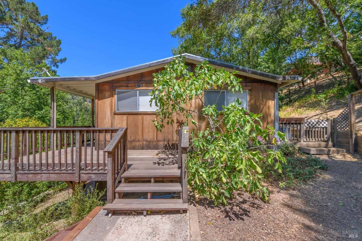 Detail Gallery Image 17 of 30 For 19 Allyn Ave, San Anselmo,  CA 94960 - 4 Beds | 3 Baths
