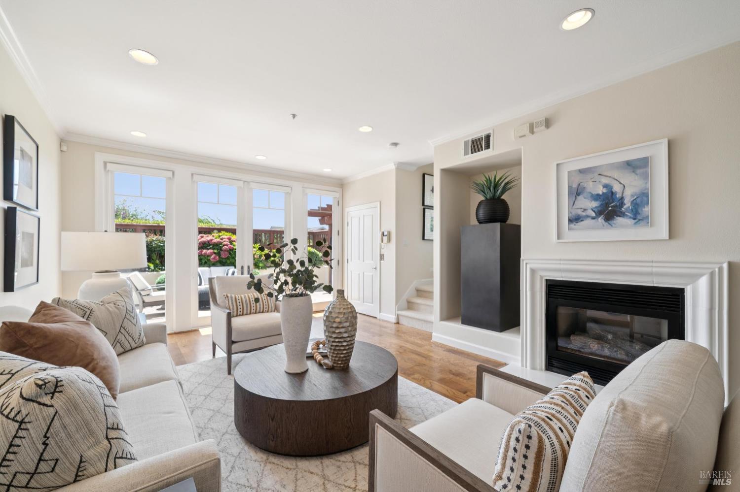 Detail Gallery Image 11 of 69 For 82 Neds Way, Tiburon,  CA 94920 - 3 Beds | 3 Baths