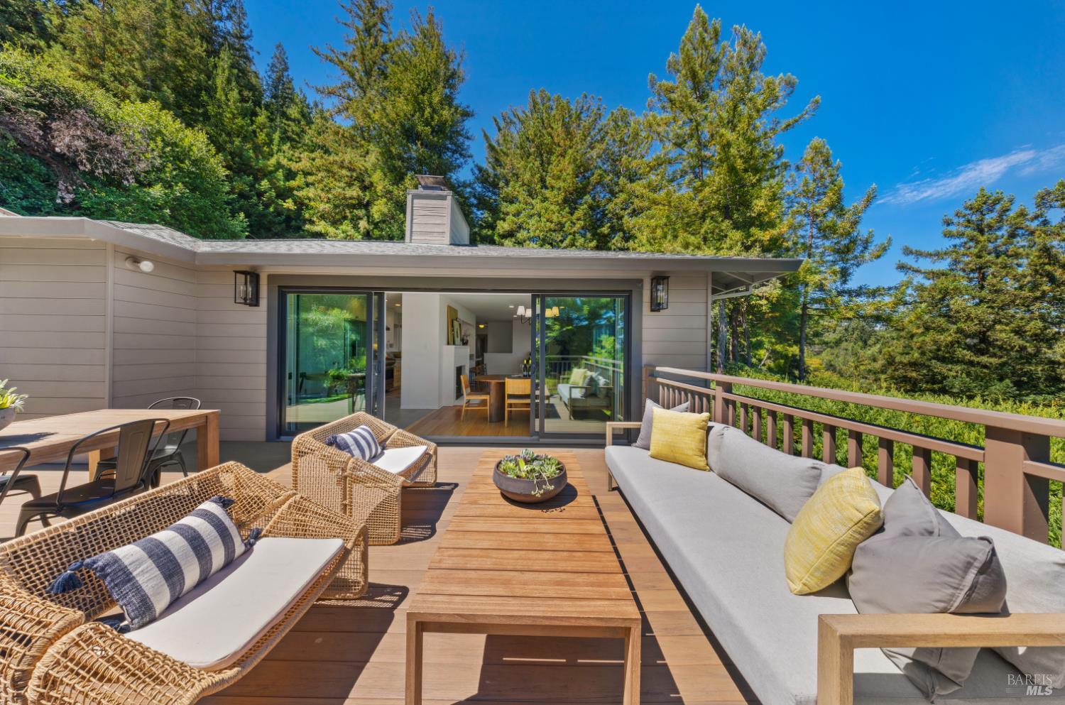 Detail Gallery Image 27 of 30 For 23 Sunrise Ln, Larkspur,  CA 94939 - 4 Beds | 2/1 Baths