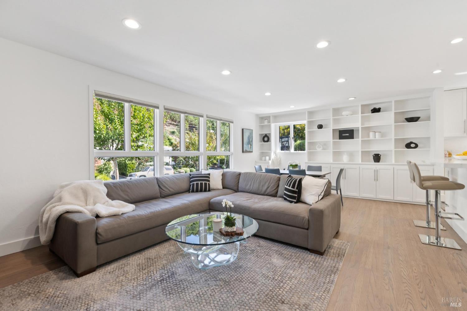 Detail Gallery Image 13 of 55 For 357 Mountain View Ave, San Rafael,  CA 94901 - 4 Beds | 2 Baths