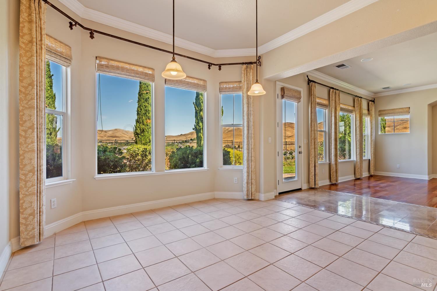 Detail Gallery Image 15 of 45 For 1358 Swainson Ct, Vallejo,  CA 94591 - 3 Beds | 3 Baths