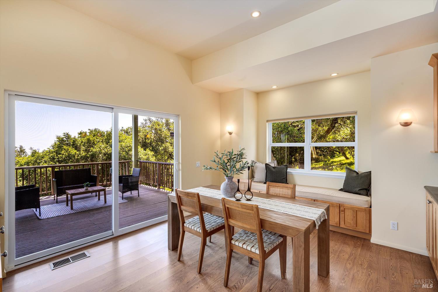 Detail Gallery Image 11 of 60 For 18782 Deer Park Dr, Sonoma,  CA 95476 - 3 Beds | 2/1 Baths