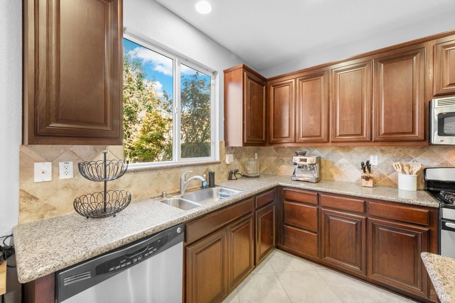 Detail Gallery Image 18 of 67 For 424 Cache Ct, Vacaville,  CA 95688 - 4 Beds | 3 Baths