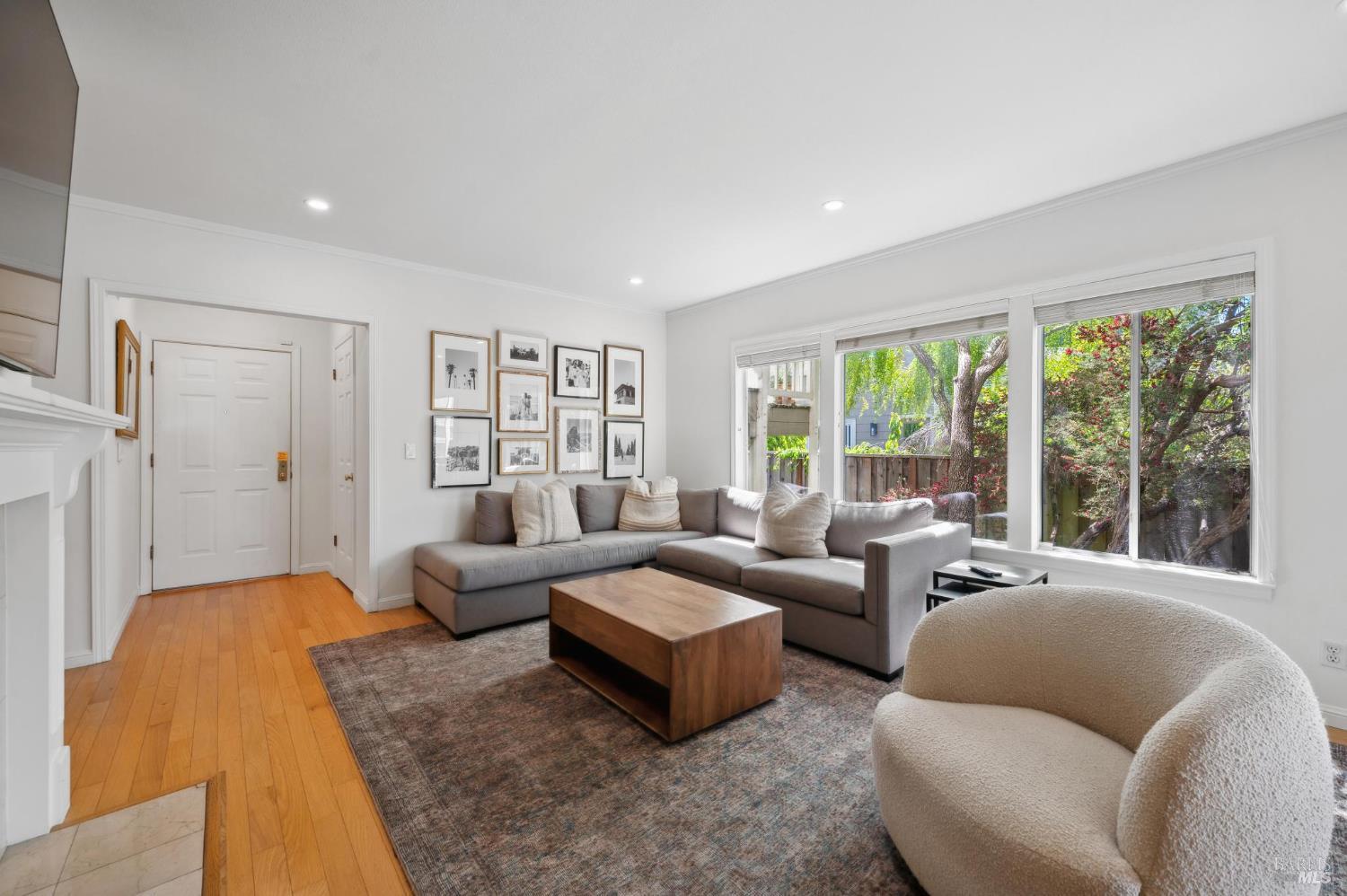 Detail Gallery Image 1 of 37 For 34 Creekside Ct, Corte Madera,  CA 94925 - 2 Beds | 2 Baths