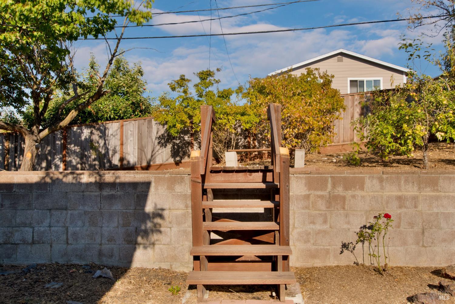 Detail Gallery Image 34 of 39 For 112 Fairfax Ct, Vallejo,  CA 94591 - 3 Beds | 2 Baths
