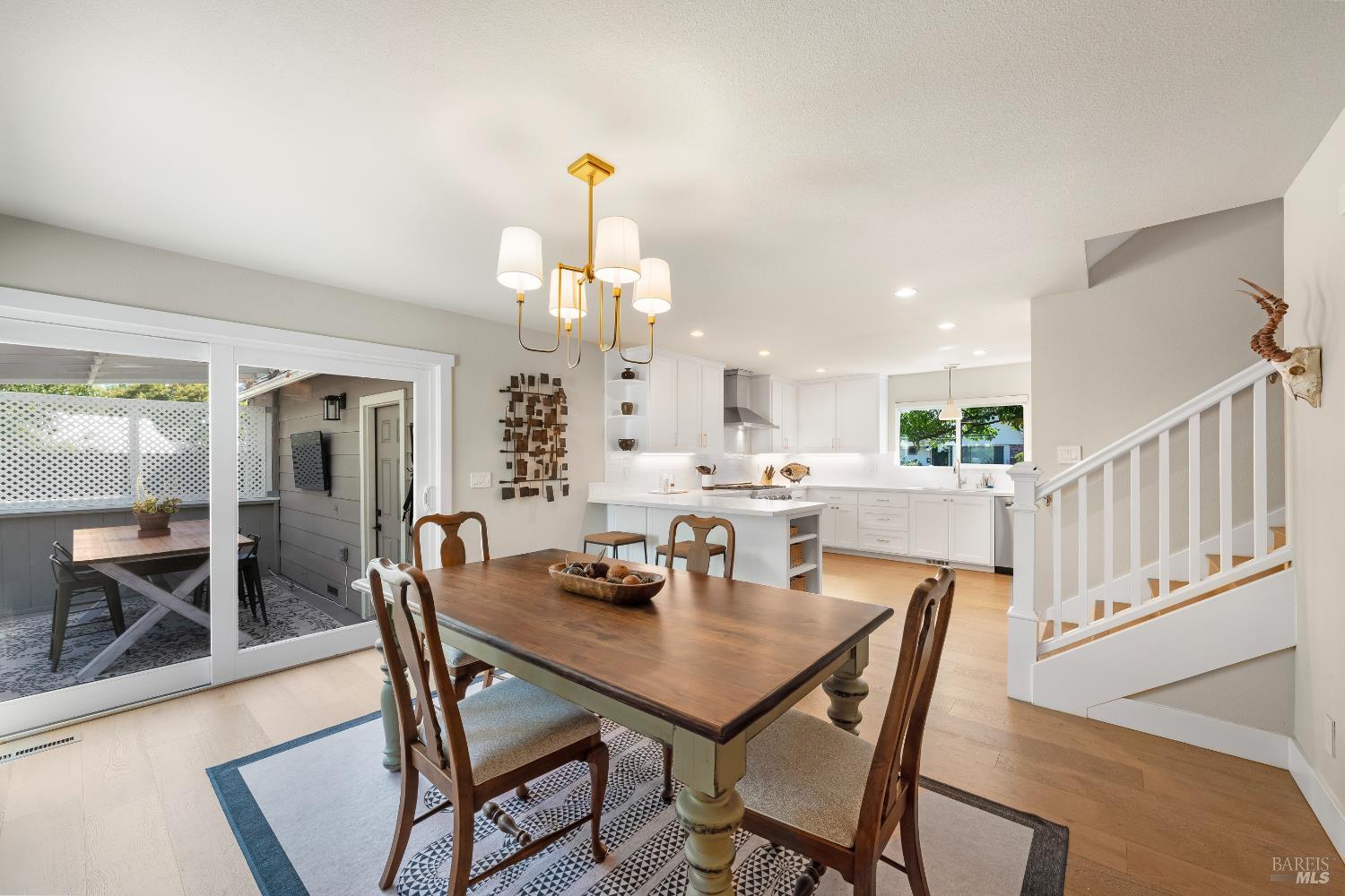 Detail Gallery Image 9 of 32 For 1929 Eleanor Dr, Santa Rosa,  CA 95404 - 3 Beds | 2/1 Baths
