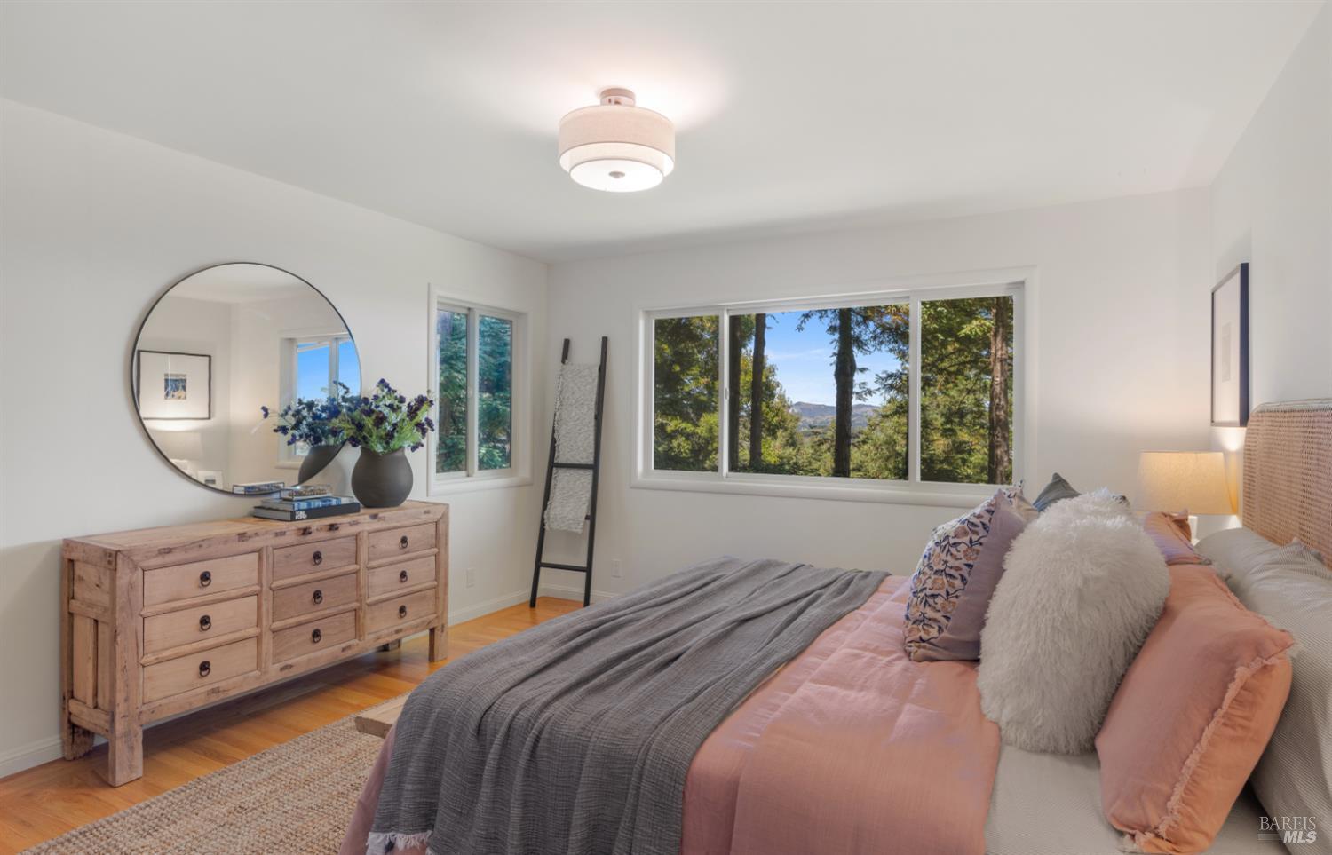 Detail Gallery Image 15 of 30 For 23 Sunrise Ln, Larkspur,  CA 94939 - 4 Beds | 2/1 Baths