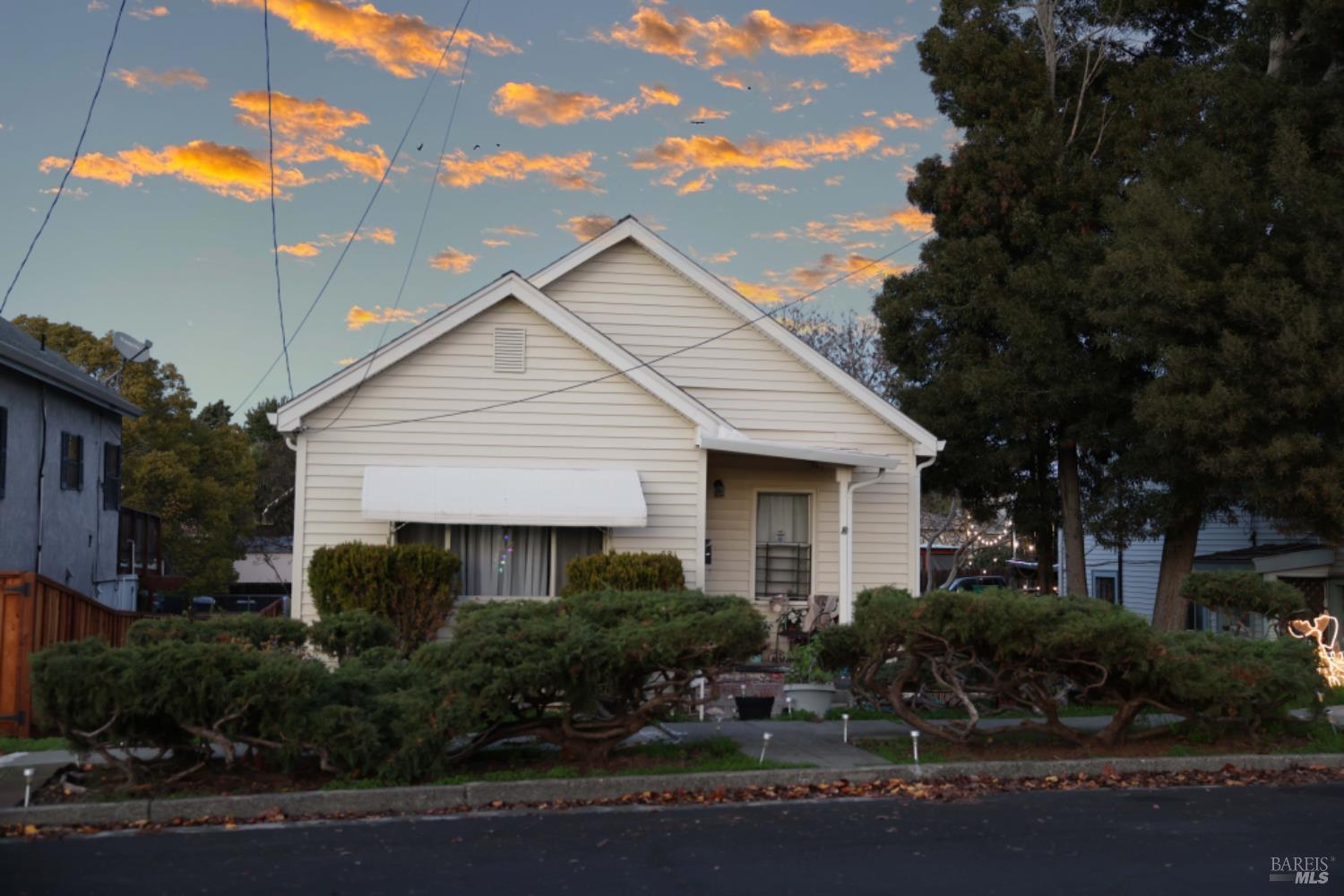 Detail Gallery Image 2 of 2 For 521 E G St, Benicia,  CA 94510 - 3 Beds | 1 Baths