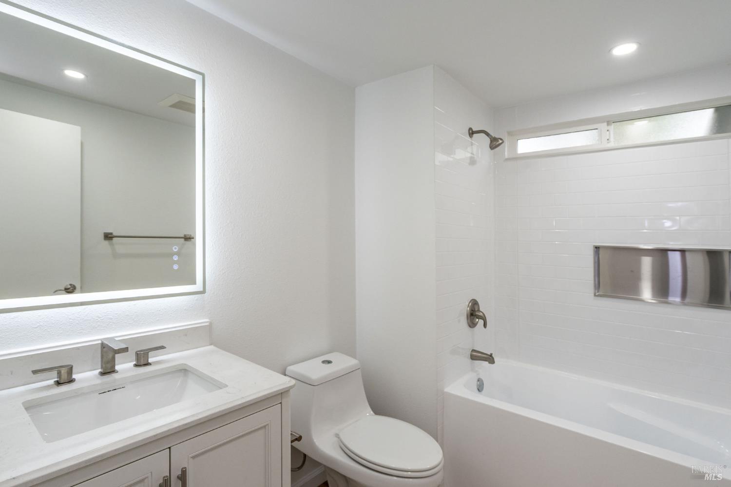 Detail Gallery Image 8 of 32 For 188 Rancho Verde Cir, Rohnert Park,  CA 94928 - 3 Beds | 2 Baths