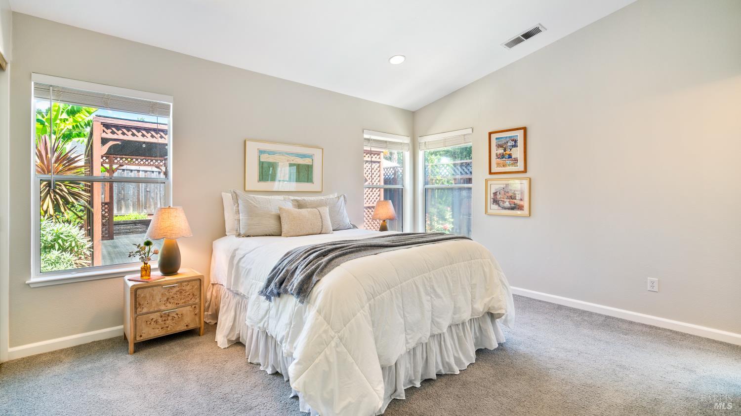 Detail Gallery Image 11 of 22 For 9474 Lazy Creek Dr, Windsor,  CA 95492 - 3 Beds | 2 Baths