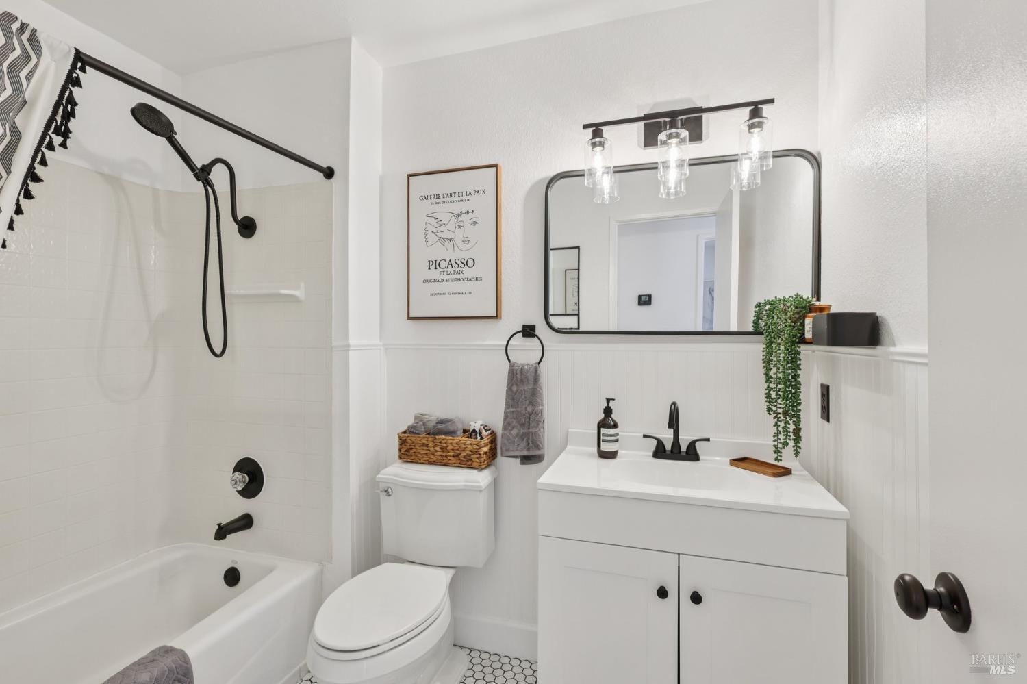 Detail Gallery Image 22 of 41 For 1364 Garmont Ct, Rohnert Park,  CA 94928 - 3 Beds | 2 Baths