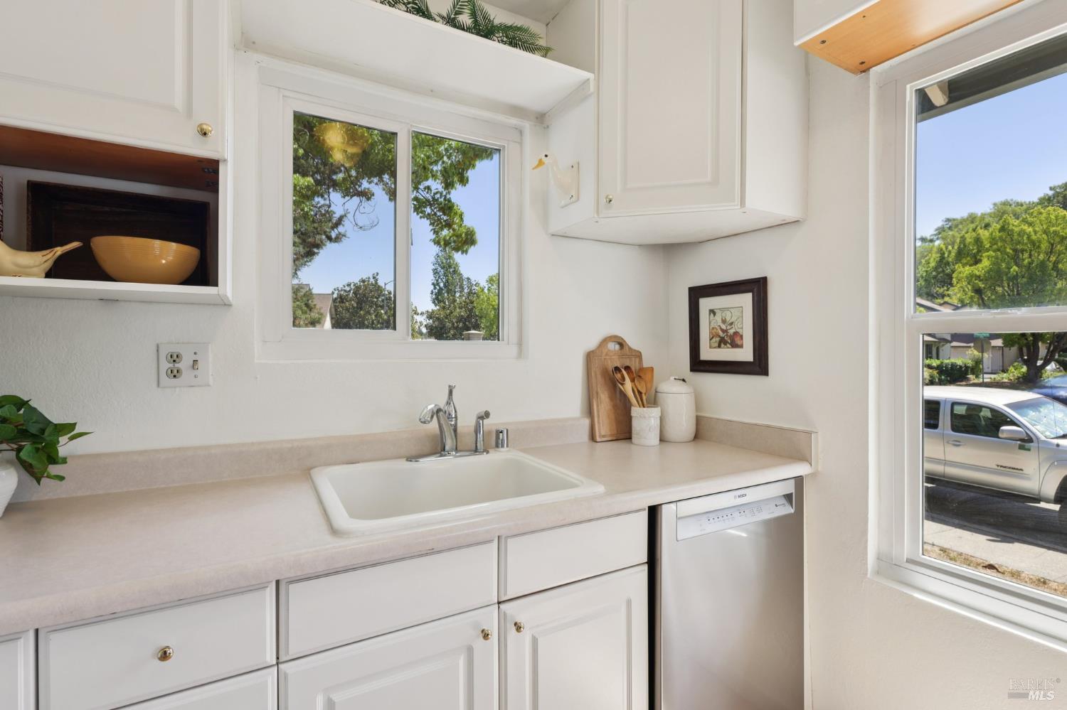 Detail Gallery Image 15 of 31 For 1068 Civic Center Dr, Rohnert Park,  CA 94928 - 2 Beds | 1/1 Baths