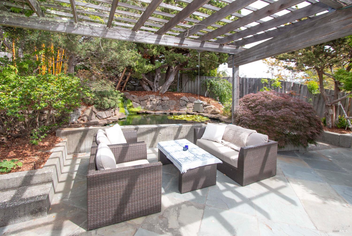Detail Gallery Image 11 of 28 For 2 Vasco Dr, Mill Valley,  CA 94941 - 4 Beds | 3 Baths