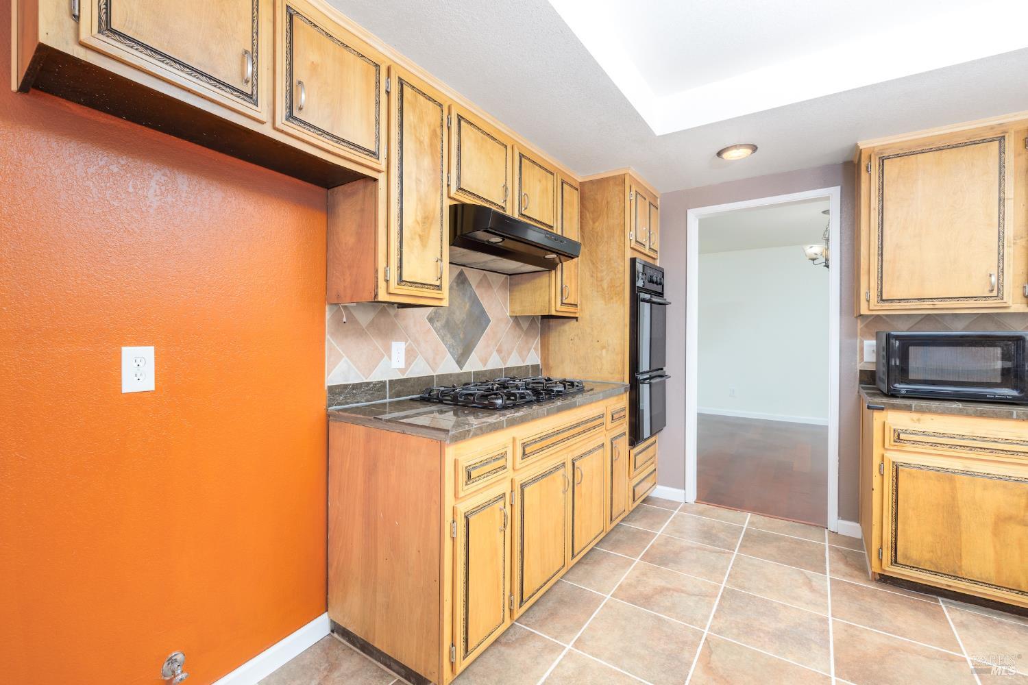 Detail Gallery Image 14 of 41 For 1088 Palomino Rd, Cloverdale,  CA 95425 - 5 Beds | 3 Baths