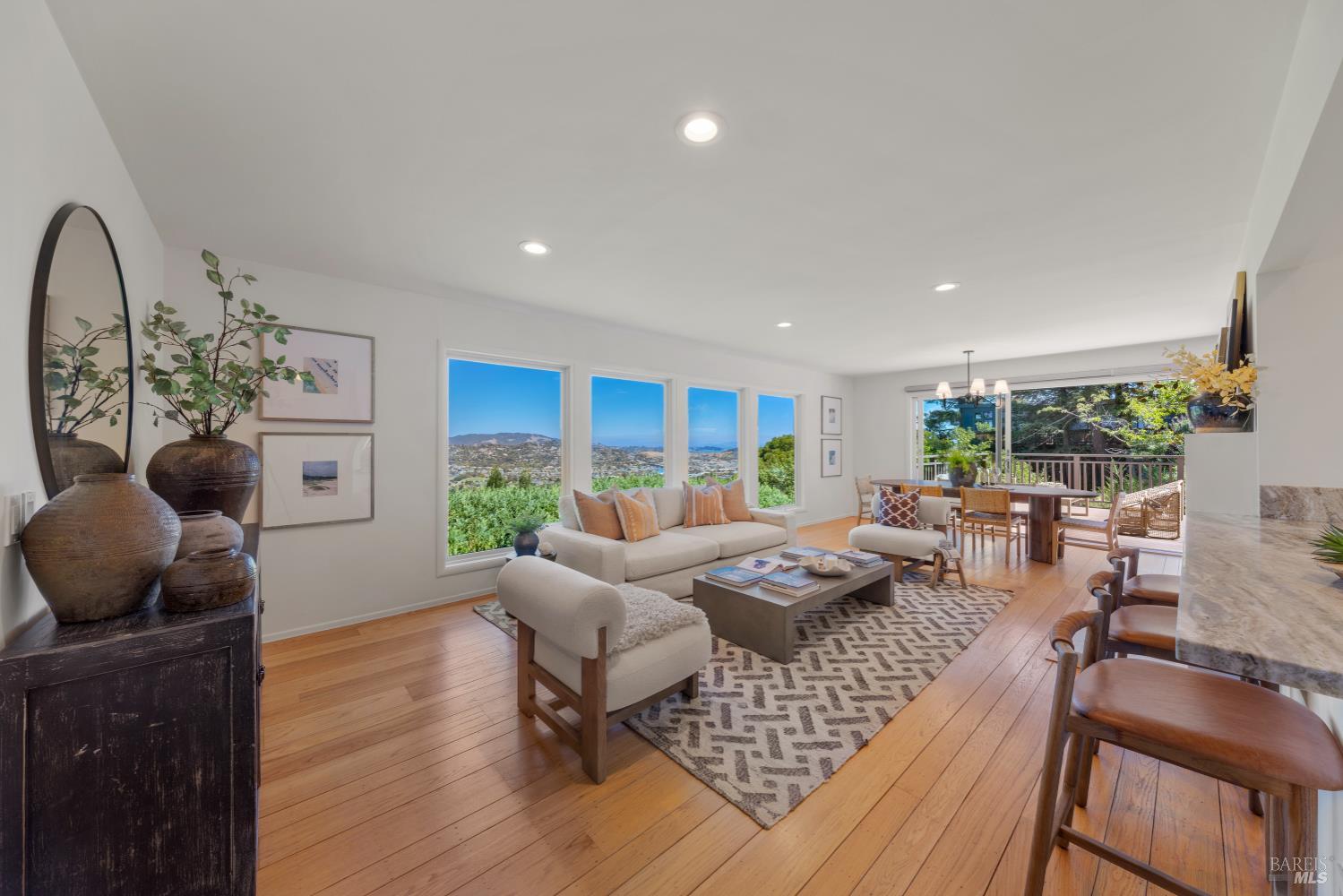 Detail Gallery Image 4 of 30 For 23 Sunrise Ln, Larkspur,  CA 94939 - 4 Beds | 2/1 Baths