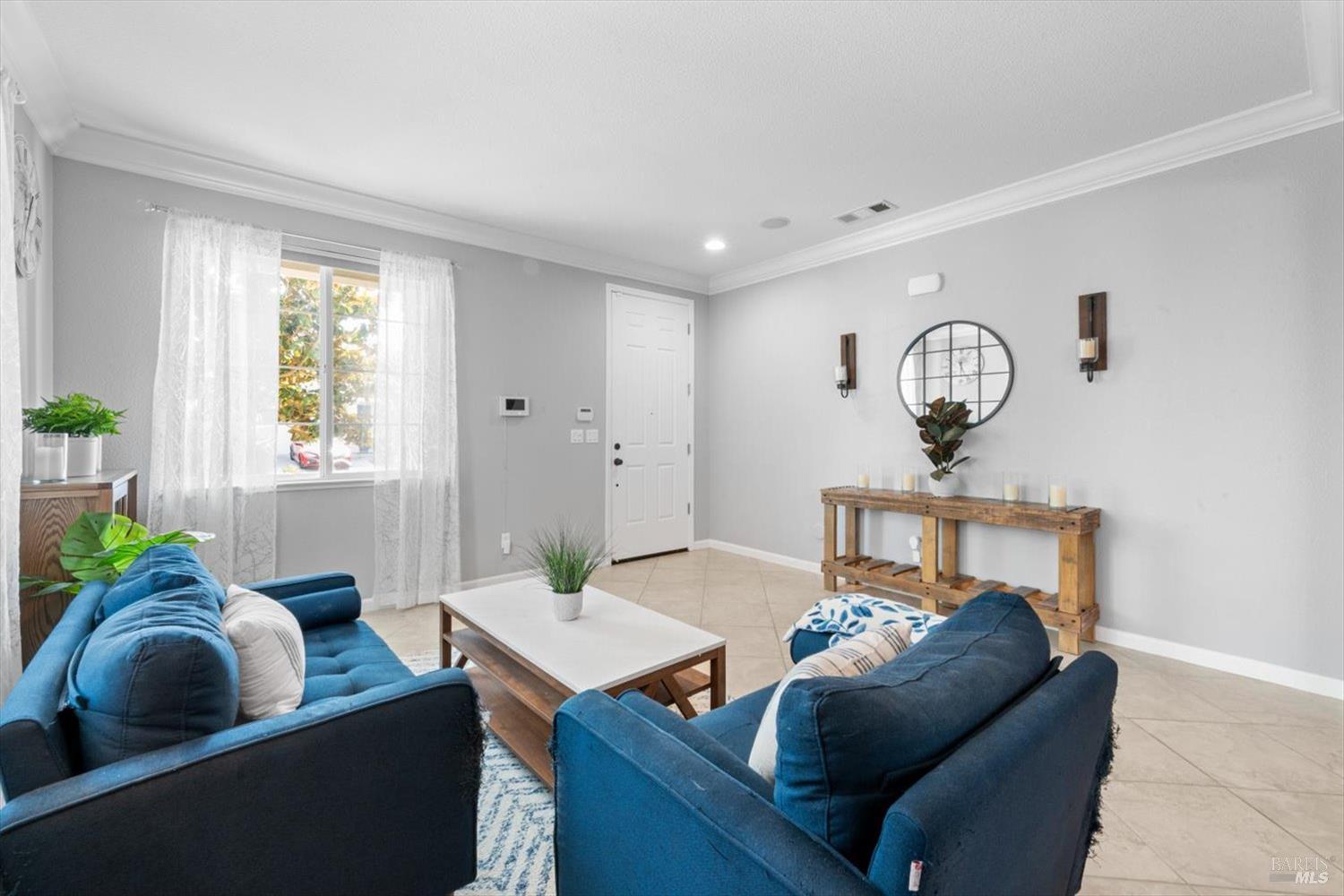 Detail Gallery Image 8 of 67 For 424 Cache Ct, Vacaville,  CA 95688 - 4 Beds | 3 Baths