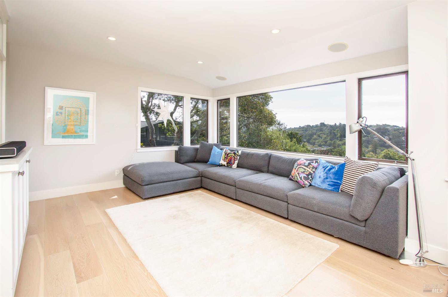 Detail Gallery Image 9 of 28 For 2 Vasco Dr, Mill Valley,  CA 94941 - 4 Beds | 3 Baths
