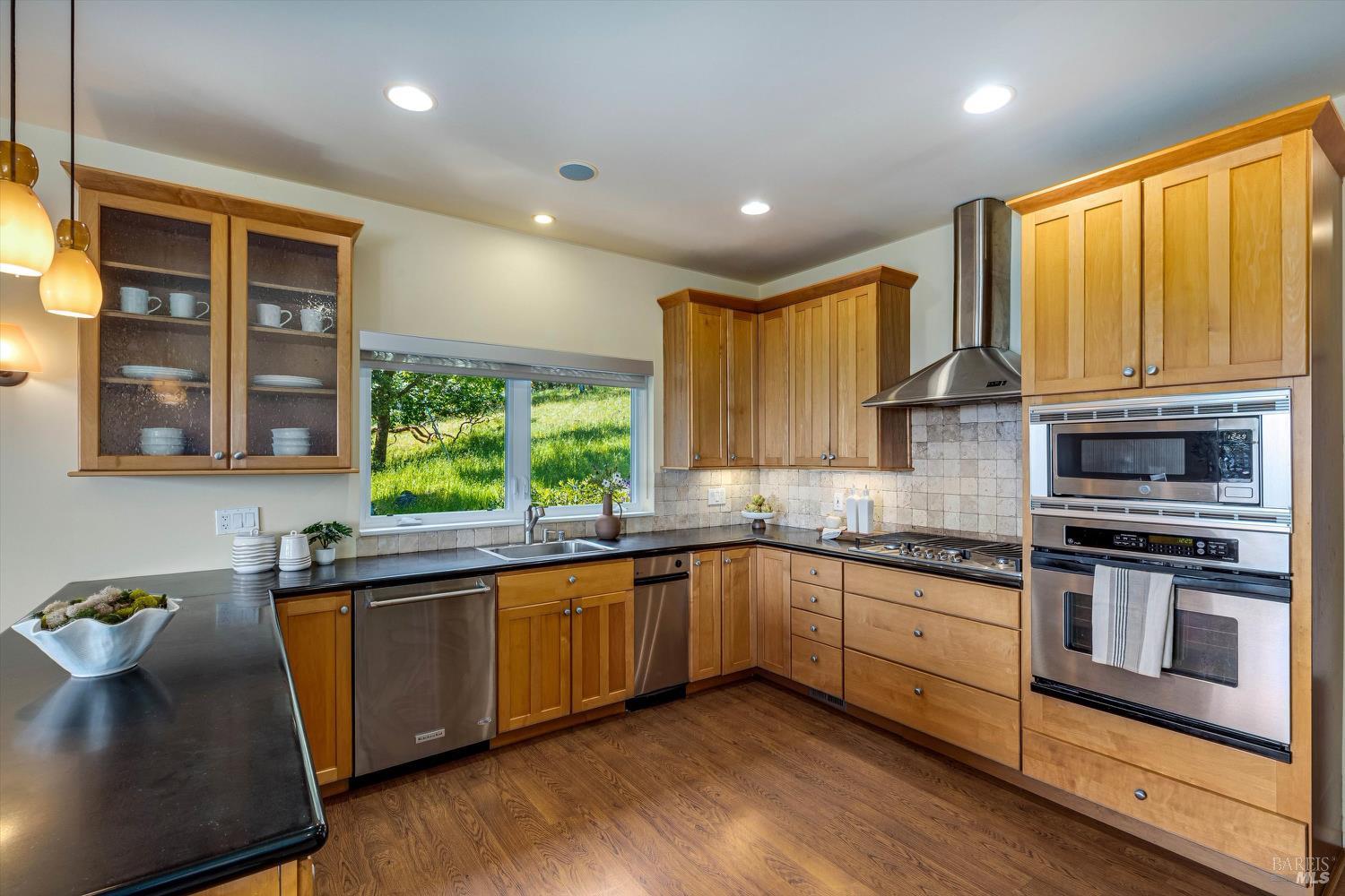 Detail Gallery Image 14 of 60 For 18782 Deer Park Dr, Sonoma,  CA 95476 - 3 Beds | 2/1 Baths