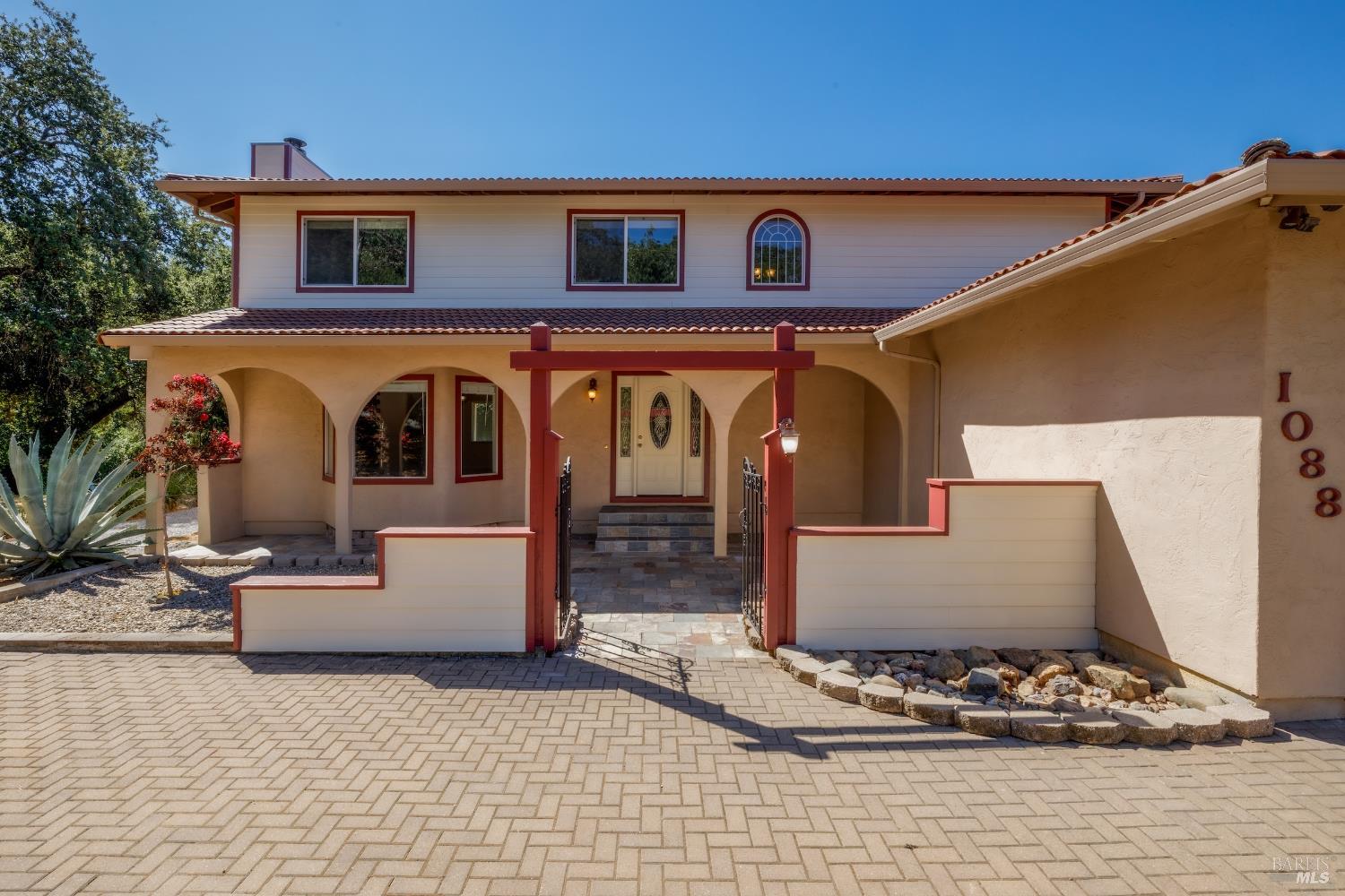 Detail Gallery Image 1 of 41 For 1088 Palomino Rd, Cloverdale,  CA 95425 - 5 Beds | 3 Baths