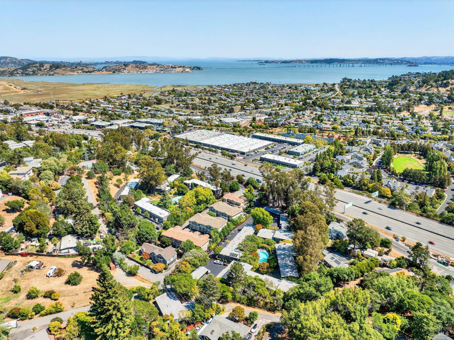 Detail Gallery Image 7 of 25 For 1411 Casa Buena Dr #14,  Corte Madera,  CA 94925 - 3 Beds | 1/1 Baths