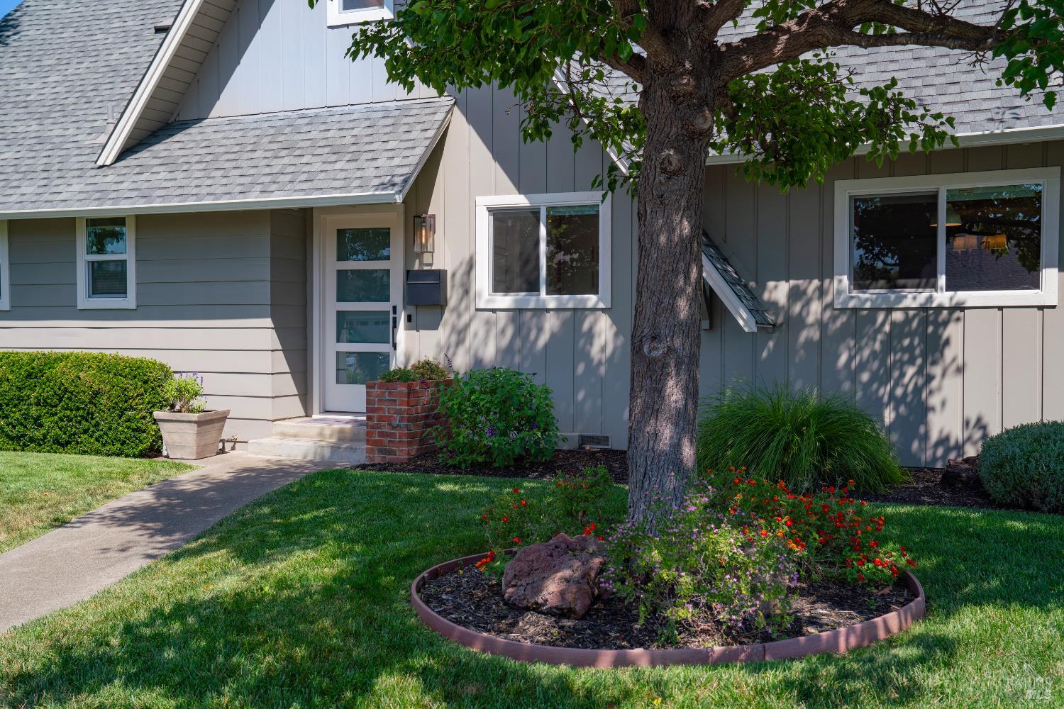Detail Gallery Image 27 of 32 For 1929 Eleanor Dr, Santa Rosa,  CA 95404 - 3 Beds | 2/1 Baths