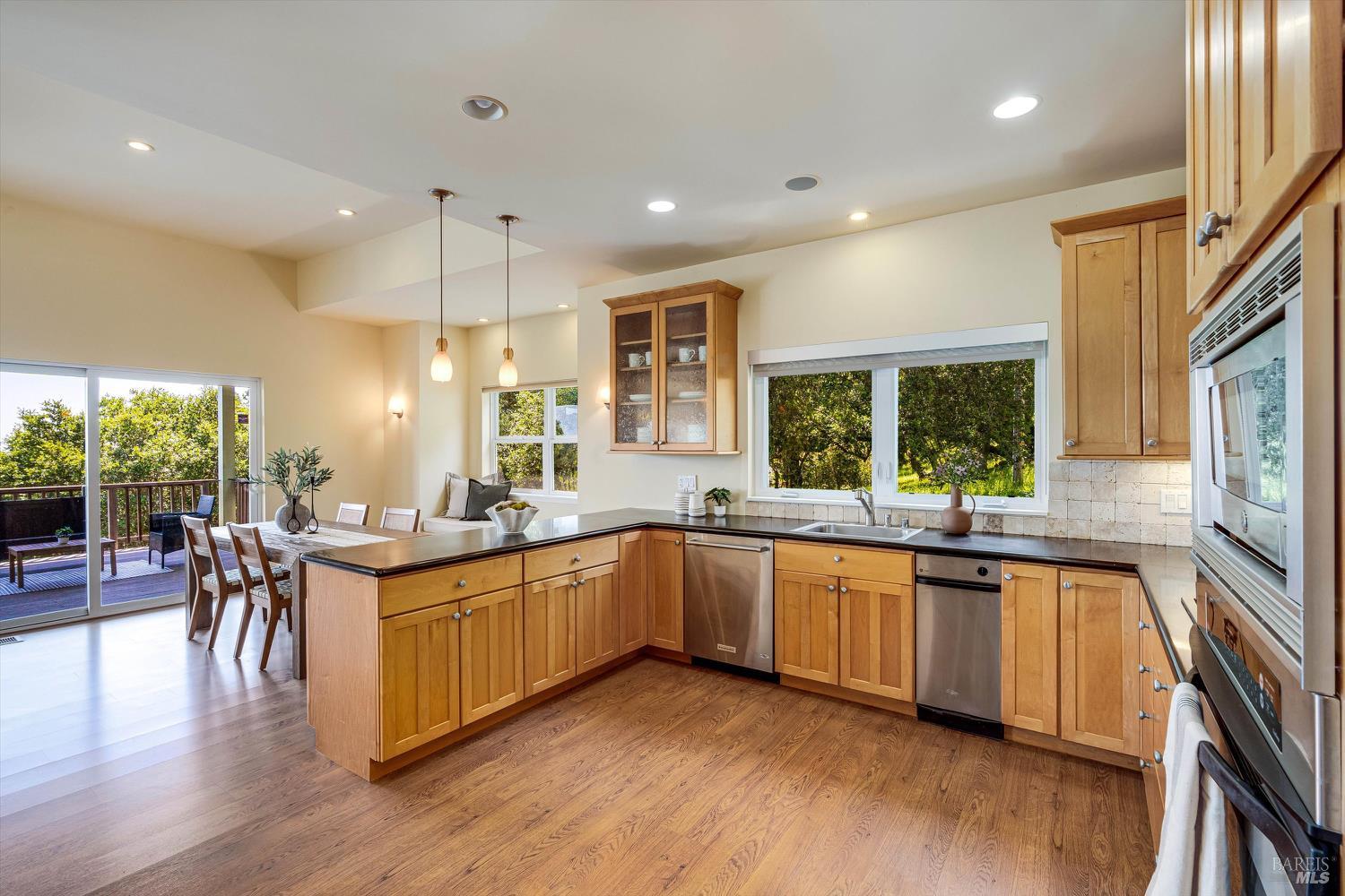Detail Gallery Image 16 of 60 For 18782 Deer Park Dr, Sonoma,  CA 95476 - 3 Beds | 2/1 Baths