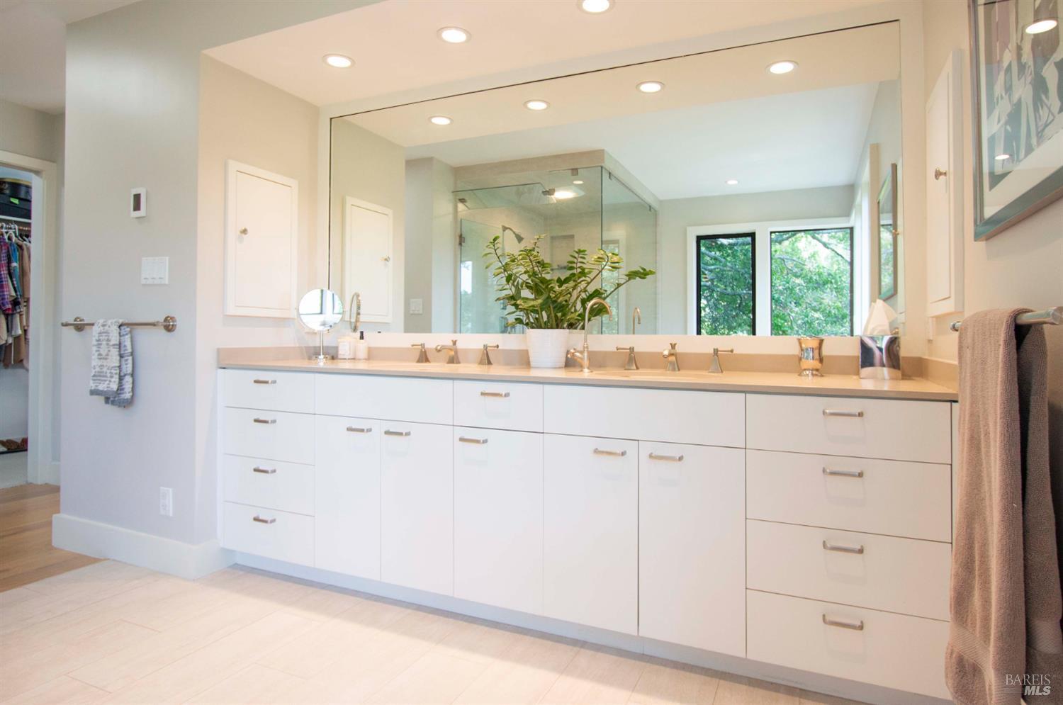Detail Gallery Image 18 of 28 For 2 Vasco Dr, Mill Valley,  CA 94941 - 4 Beds | 3 Baths