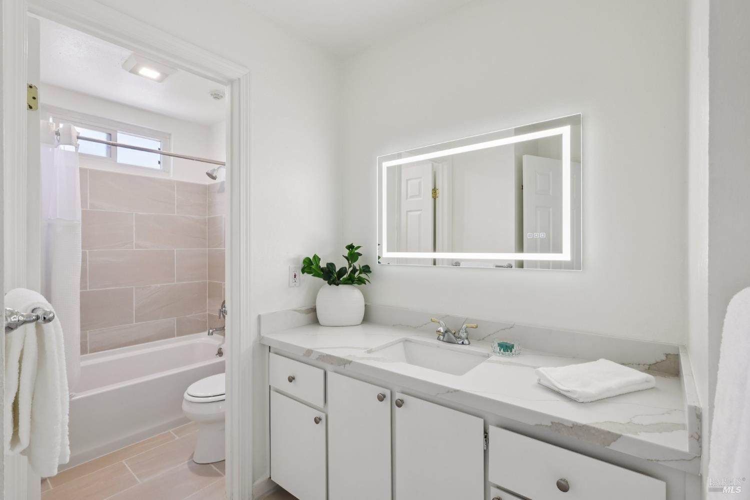 Detail Gallery Image 20 of 31 For 1068 Civic Center Dr, Rohnert Park,  CA 94928 - 2 Beds | 1/1 Baths