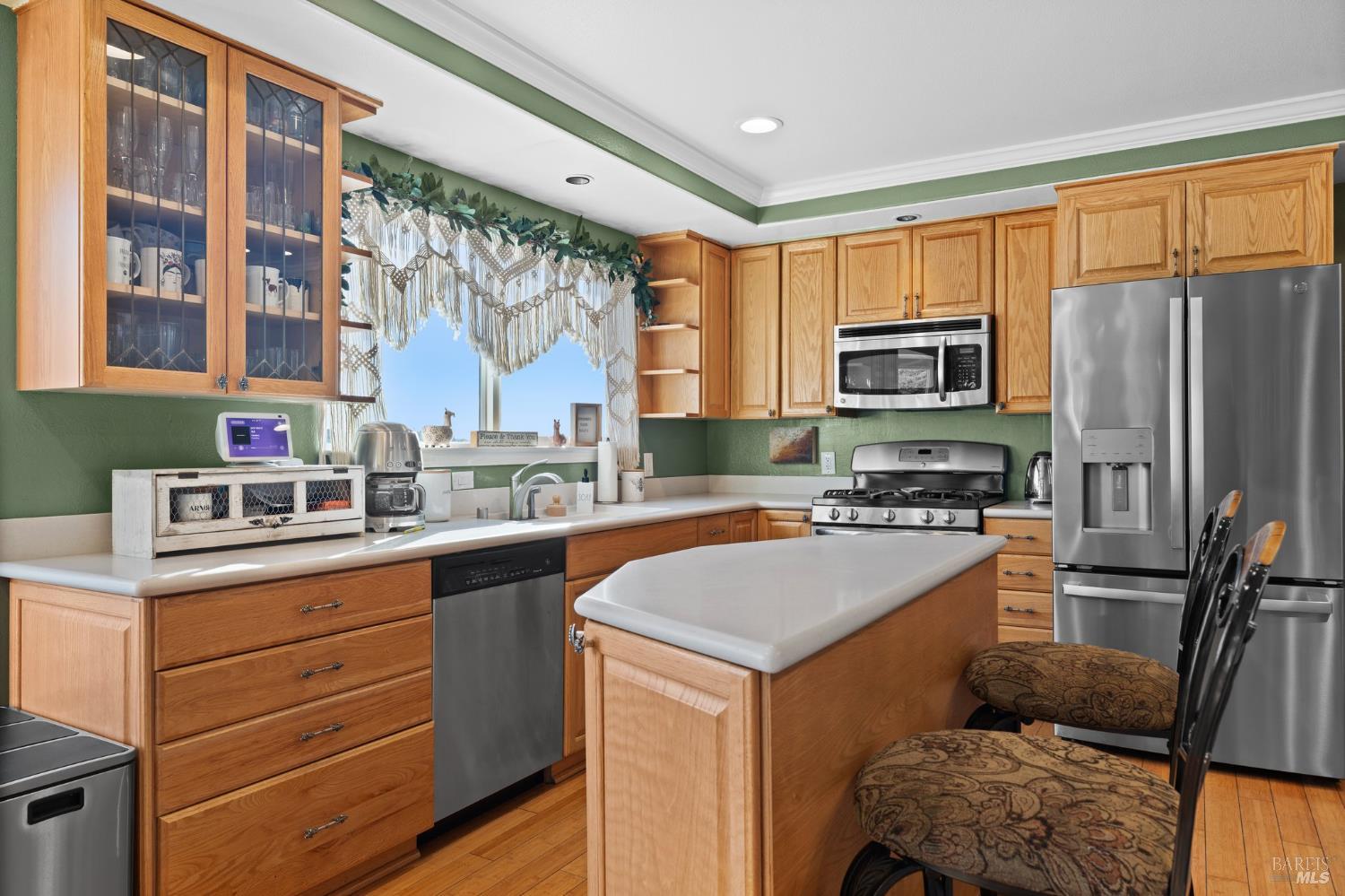Detail Gallery Image 10 of 66 For 147 Acacia Way, Vallejo,  CA 94591 - 4 Beds | 2/1 Baths