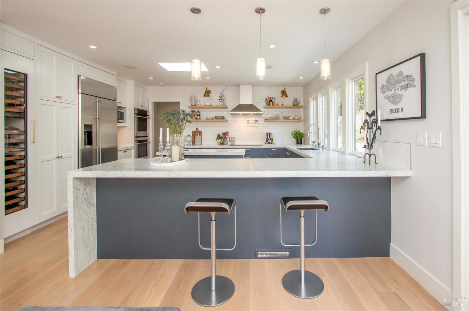 Detail Gallery Image 7 of 28 For 2 Vasco Dr, Mill Valley,  CA 94941 - 4 Beds | 3 Baths