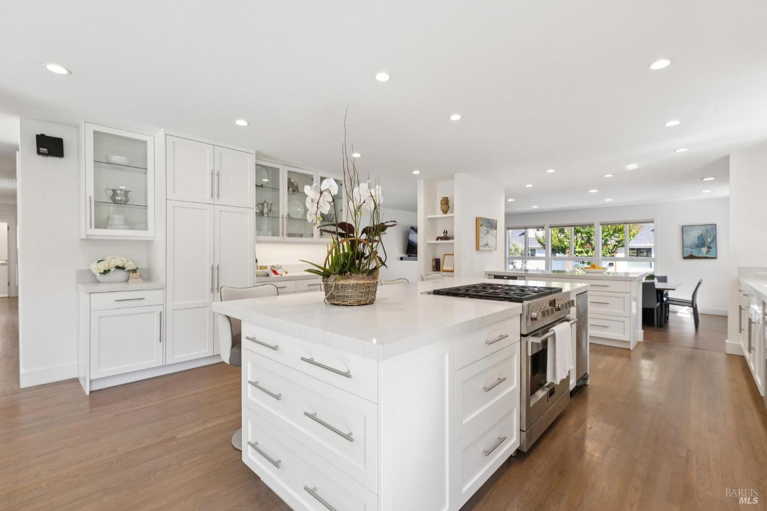 Detail Gallery Image 19 of 55 For 357 Mountain View Ave, San Rafael,  CA 94901 - 4 Beds | 2 Baths