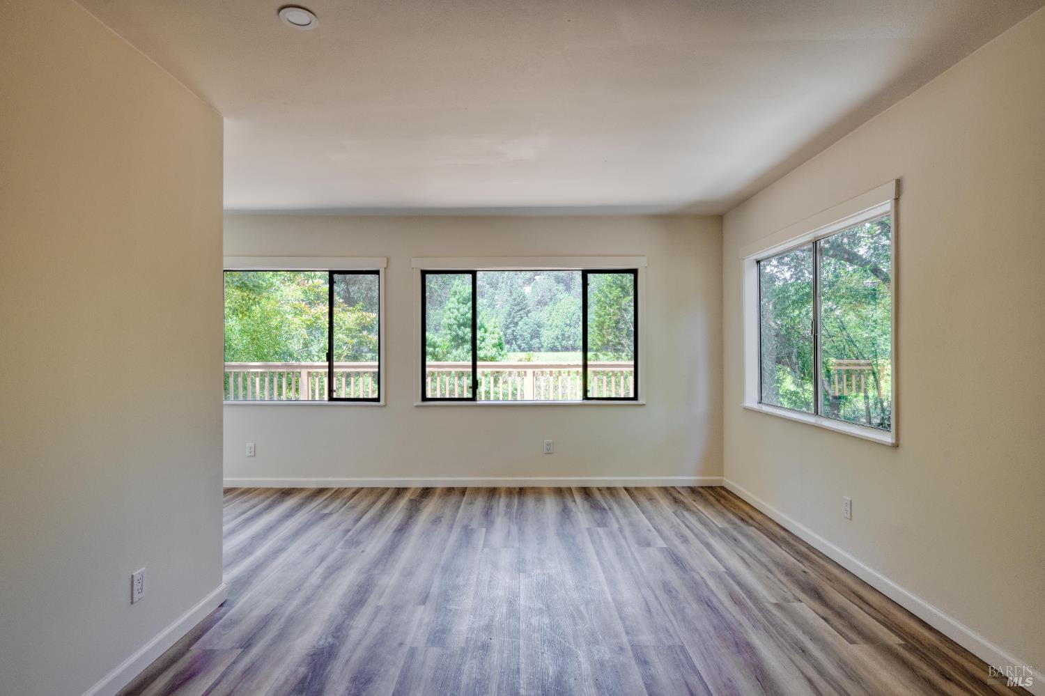 Detail Gallery Image 4 of 27 For 14430 Western Ave, Guerneville,  CA 95446 - 2 Beds | 1 Baths