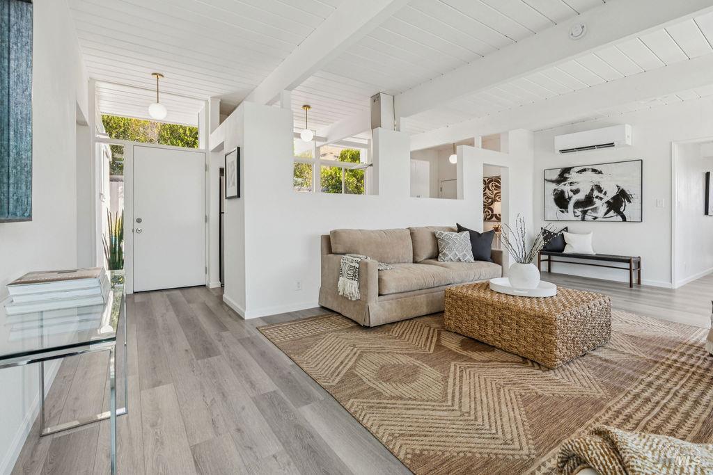 Detail Gallery Image 6 of 35 For 1081 Las Raposas Rd, San Rafael,  CA 94903 - 3 Beds | 2 Baths