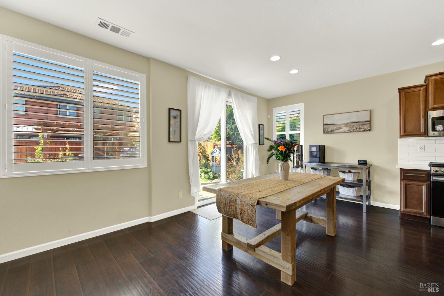 Detail Gallery Image 10 of 73 For 248 via Del Sol Unkn, Vacaville,  CA 95687 - 4 Beds | 3 Baths