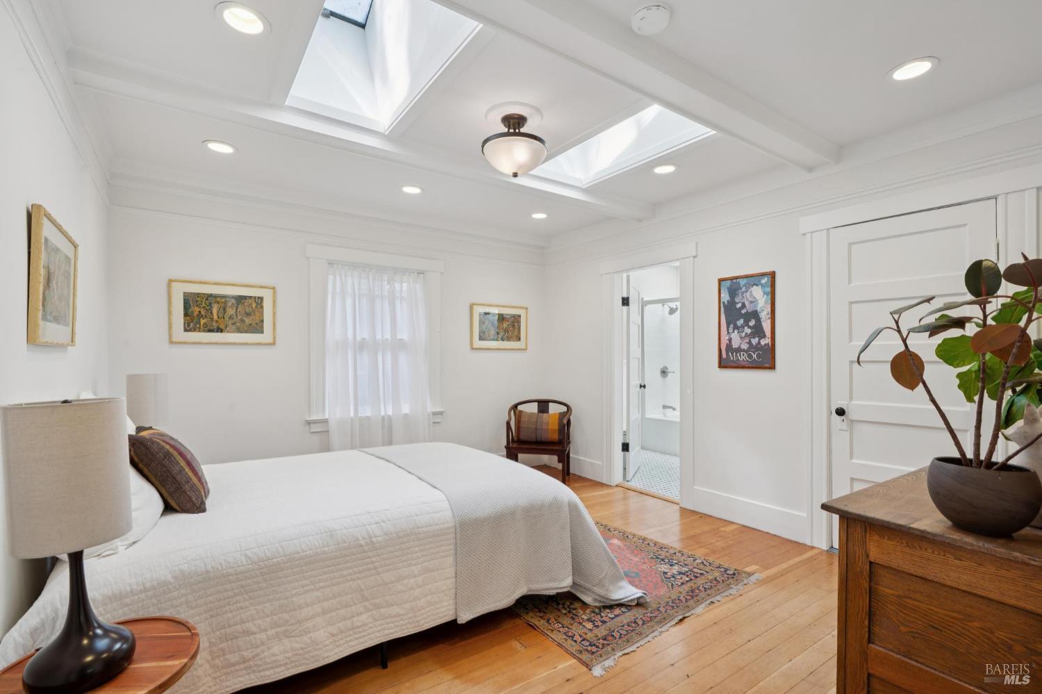 Detail Gallery Image 14 of 73 For 74 Redwood Rd, San Anselmo,  CA 94960 - 4 Beds | 3 Baths